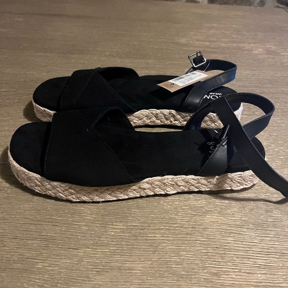 Toms Black and Tan Sandals — Abbey / New in box - Picture 2 of 6